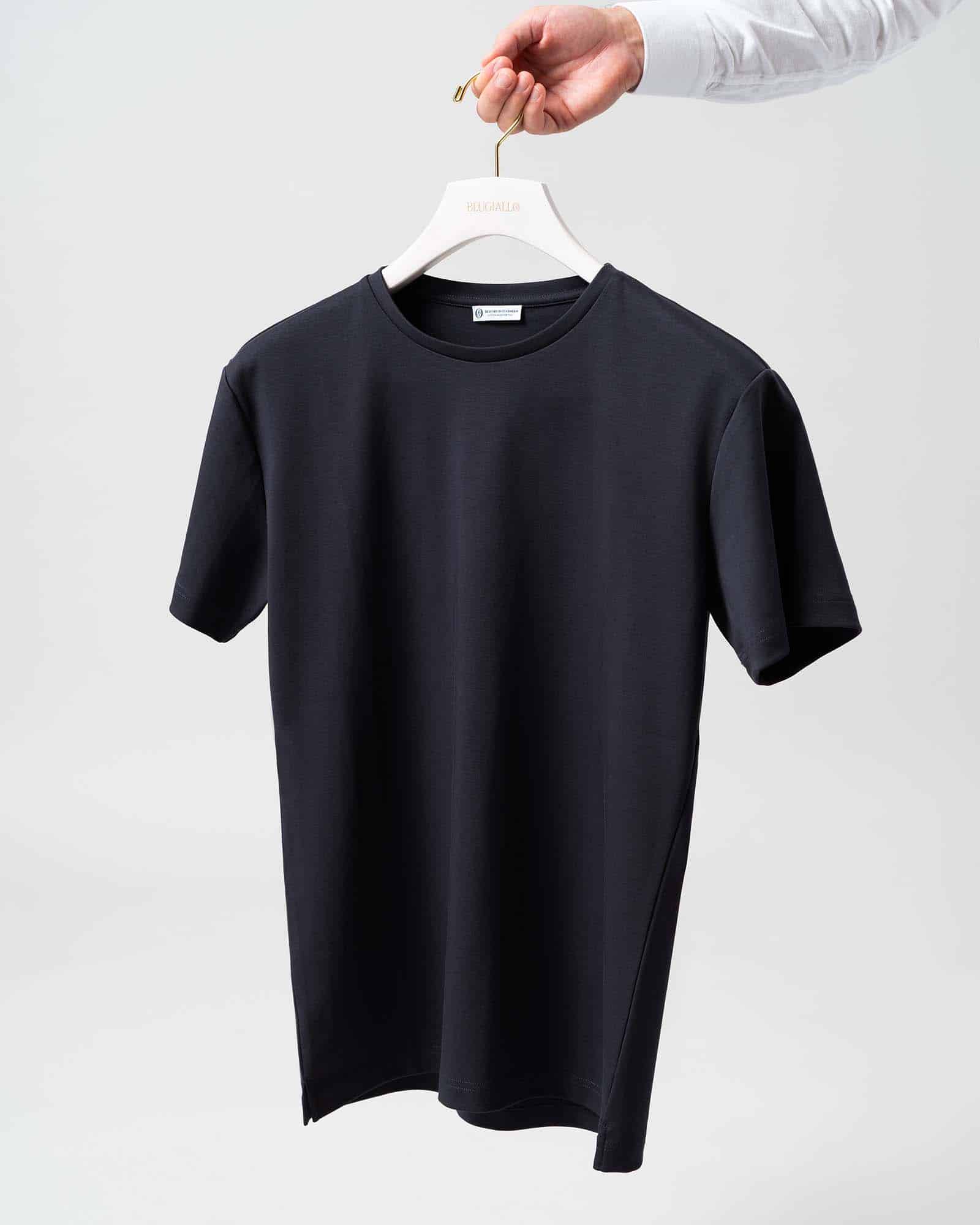 Mörkblå t-shirt i supima bomull image 1